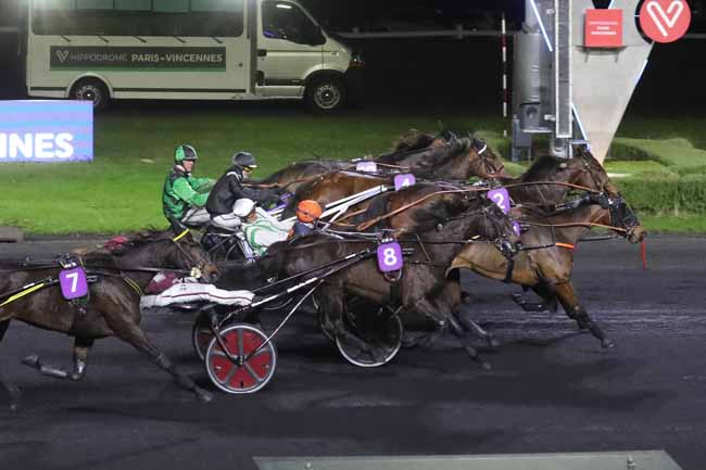 Photo d'arrivée de la course pmu PRIX D'ANGLES à PARIS-VINCENNES le Samedi 25 novembre 2023