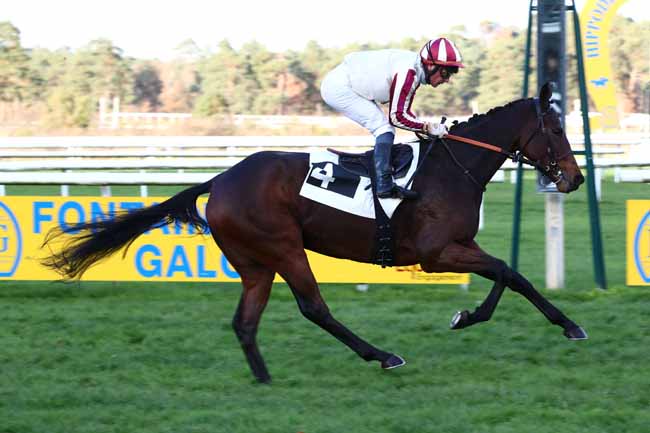 Photo d'arrivée de la course pmu PRIX TECHSTAR FONTAINEBLEAU BY AUTOSPHERE (PRIX DE MEAUX) à FONTAINEBLEAU le Samedi 25 novembre 2023