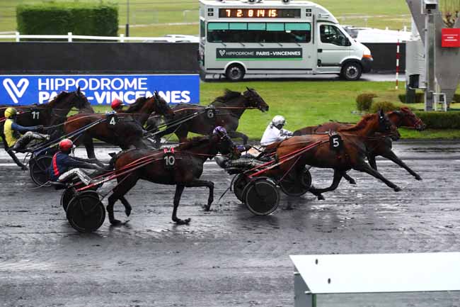 Photo d'arrivée de la course pmu PRIX DE CERISY à PARIS-VINCENNES le Lundi 27 novembre 2023