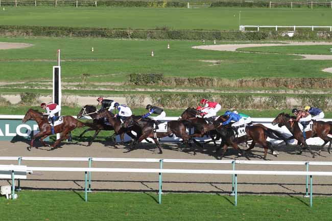 Photo d'arrivée de la course pmu PRIX LYPHARD - POLYTRACK CHALLENGE à DEAUVILLE le Mardi 28 novembre 2023