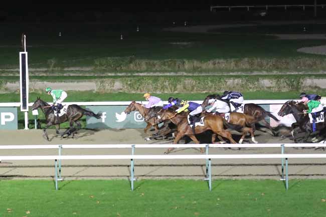 Photo d'arrivée de la course pmu PRIX DE LA MAISON DU CIRIER PLANTEFOR à DEAUVILLE le Mercredi 29 novembre 2023