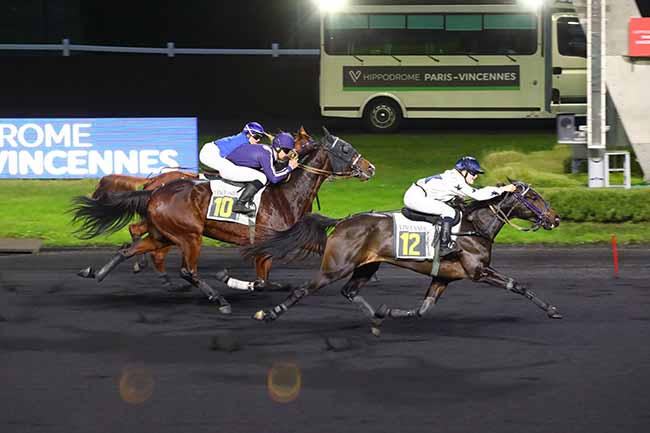 Photo d'arrivée de la course pmu PRIX DE CONDAT à PARIS-VINCENNES le Mercredi 29 novembre 2023