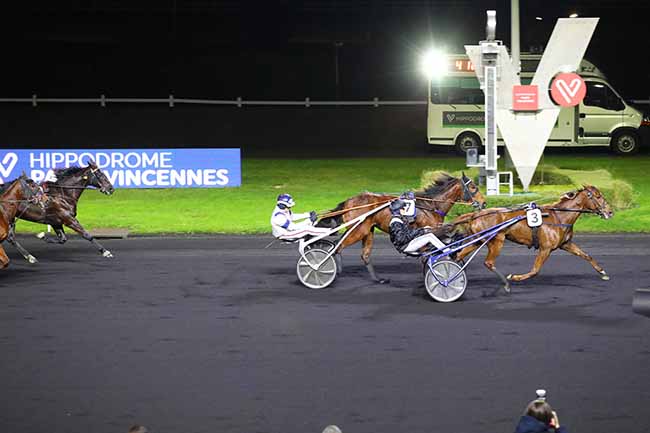 Photo d'arrivée de la course pmu PRIX DE ROZAY-EN-BRIE à PARIS-VINCENNES le Mercredi 29 novembre 2023