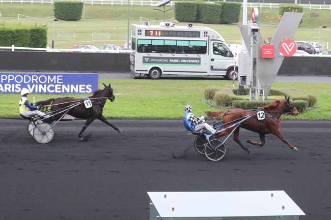 Photo d'arrivée de la course pmu PRIX D'AVRANCHES à PARIS-VINCENNES le Jeudi 30 novembre 2023