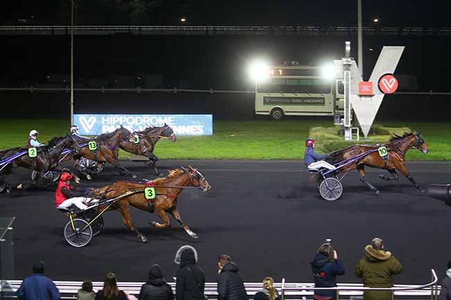 Photo d'arrivée de la course pmu PRIX DE LA BRESSE à PARIS-VINCENNES le Samedi 2 décembre 2023