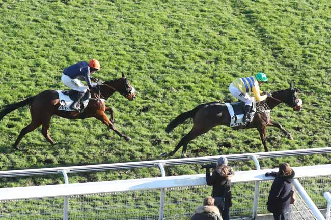 Photo d'arrivée de la course pmu PRIX FIFRELET à AUTEUIL le Samedi 2 décembre 2023