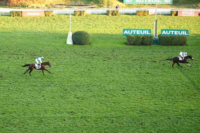 Photo d'arrivée de la course pmu PRIX JEAN LAUMAIN à AUTEUIL le Samedi 2 décembre 2023
