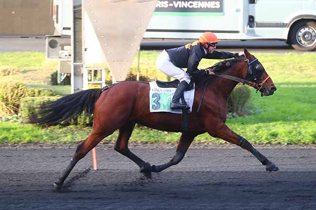 Photo d'arrivée de la course pmu FINALE DU GRAND NATIONAL DES JOCKEYS à PARIS-VINCENNES le Dimanche 3 décembre 2023