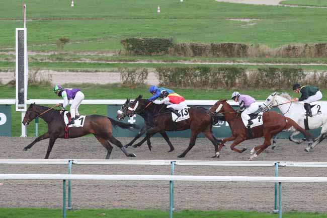 Photo d'arrivée de la course pmu PRIX DE LA MAISON DE LA TRUIE QUI FILE à DEAUVILLE le Mardi 5 décembre 2023