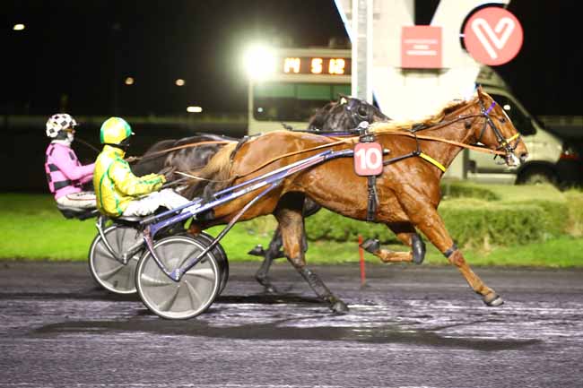 Photo d'arrivée de la course pmu PRIX POLARIS à PARIS-VINCENNES le Mardi 5 décembre 2023