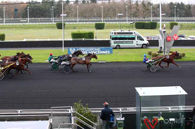 Photo d'arrivée de la course pmu PRIX D'ERAGNY à PARIS-VINCENNES le Jeudi 7 décembre 2023