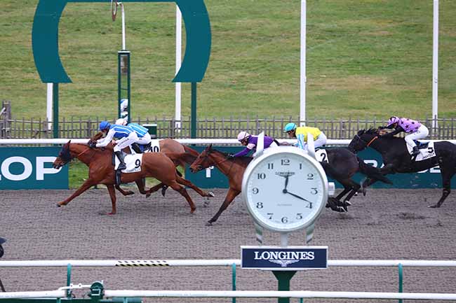 Photo d'arrivée de la course pmu PRIX DE LA PISTE SEA BIRD à CHANTILLY le Jeudi 7 décembre 2023