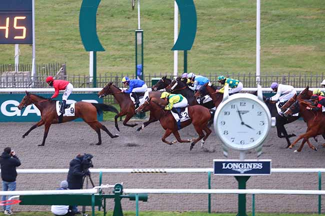 Photo d'arrivée de la course pmu PRIX D'EPSOM à CHANTILLY le Jeudi 7 décembre 2023