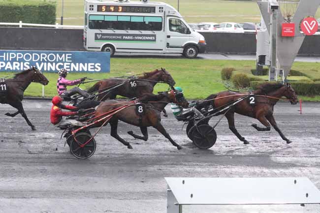 Photo d'arrivée de la course pmu PRIX DE DAMMARIE-LES-LYS à PARIS-VINCENNES le Samedi 9 décembre 2023