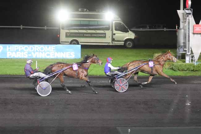 Photo d'arrivée de la course pmu PRIX ARISTE HEMARD - SWC 5 ANS Q2 à PARIS-VINCENNES le Samedi 9 décembre 2023