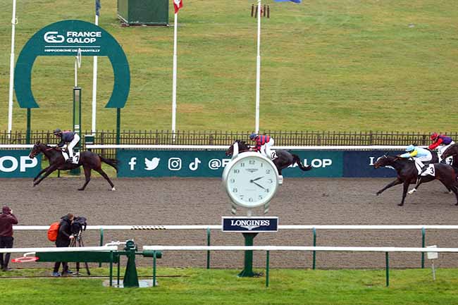 Photo d'arrivée de la course pmu PRIX DU ROND DU CHENE à CHANTILLY le Samedi 9 décembre 2023