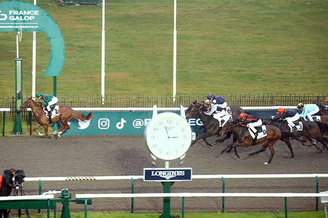 Photo d'arrivée de la course pmu PRIX DU ROND ALICANTE à CHANTILLY le Samedi 9 décembre 2023