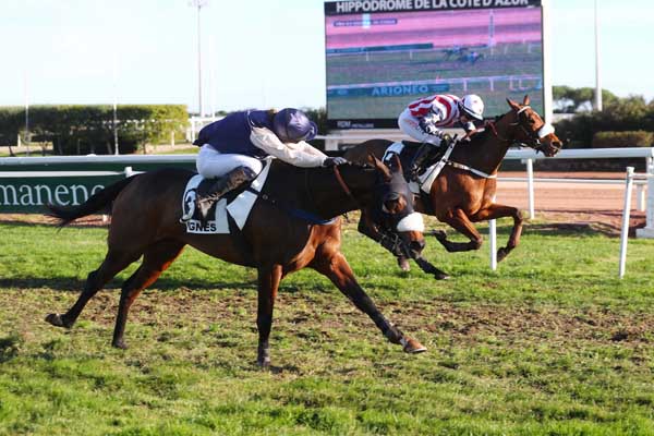 Photo d'arrivée de la course pmu PRIX DU GENERAL DU CORAIL à CAGNES-SUR-MER le Lundi 11 décembre 2023