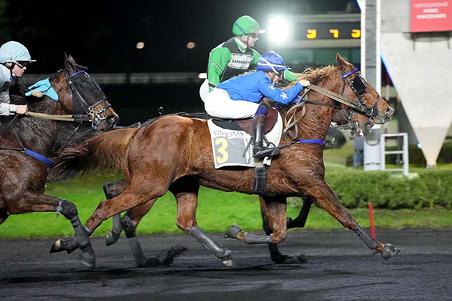 Photo d'arrivée de la course pmu PRIX DE NIMES à PARIS-VINCENNES le Lundi 11 décembre 2023