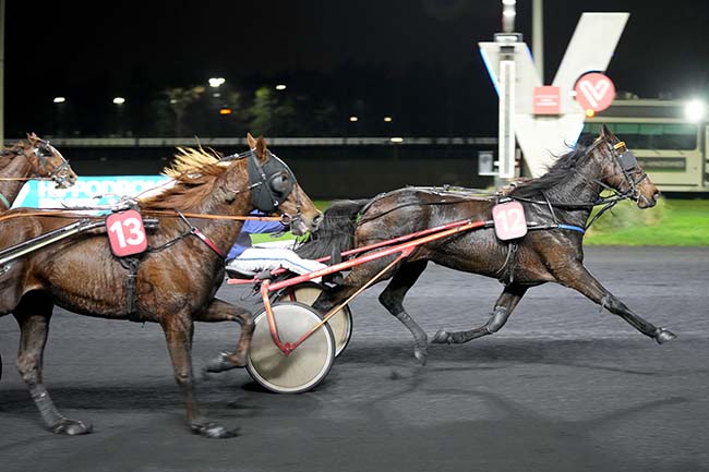 Photo d'arrivée de la course pmu PRIX DE CLAMART à PARIS-VINCENNES le Lundi 11 décembre 2023
