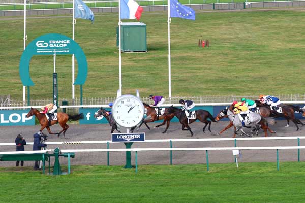 Photo d'arrivée de la course pmu PRIX DE LA FORET DE L'ISLE-ADAM à CHANTILLY le Jeudi 14 décembre 2023