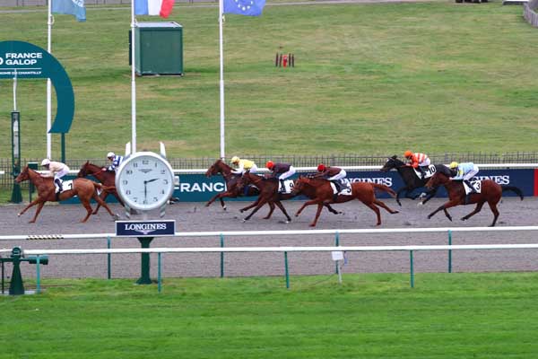 Photo d'arrivée de la course pmu PRIX MY SWALLOW à CHANTILLY le Jeudi 14 décembre 2023