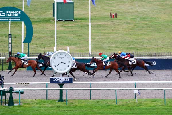 Photo d'arrivée de la course pmu PRIX MAGDELENE à CHANTILLY le Jeudi 14 décembre 2023