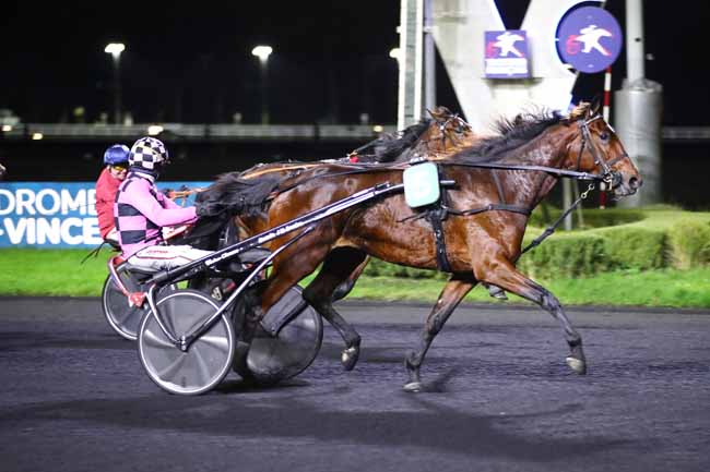 Photo d'arrivée de la course pmu PRIX DE CANCALE à PARIS-VINCENNES le Vendredi 15 décembre 2023