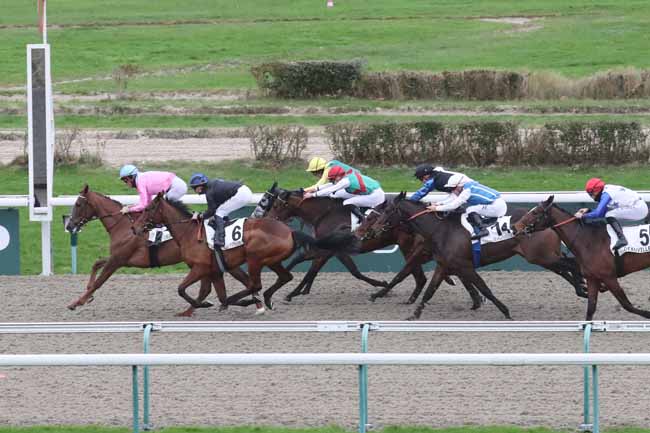 Photo d'arrivée de la course pmu PRIX DE LEXINGTON à DEAUVILLE le Vendredi 15 décembre 2023