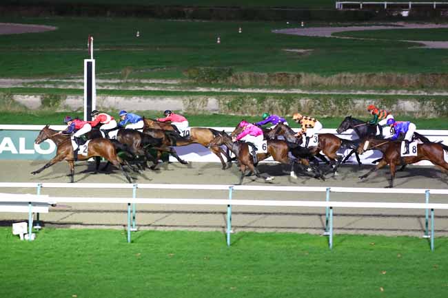 Photo d'arrivée de la course pmu PRIX DE LA PLAGE à DEAUVILLE le Samedi 16 décembre 2023