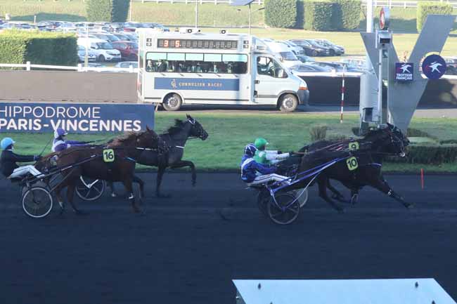 Photo d'arrivée de la course pmu PRIX DE BRIARE à PARIS-VINCENNES le Dimanche 17 décembre 2023