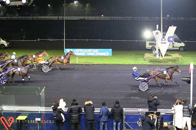Photo d'arrivée de la course pmu PRIX GENERAL DU POMMEAU à PARIS-VINCENNES le Dimanche 17 décembre 2023