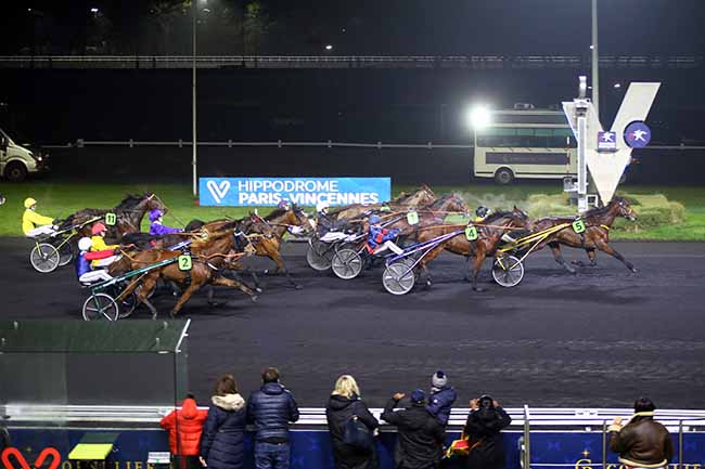 Photo d'arrivée de la course pmu PRIX JULES LEPENNETIER à PARIS-VINCENNES le Dimanche 17 décembre 2023