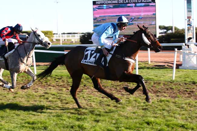Photo d'arrivée de la course pmu PRIX PHILIPPE LORAIN à CAGNES-SUR-MER le Lundi 18 décembre 2023