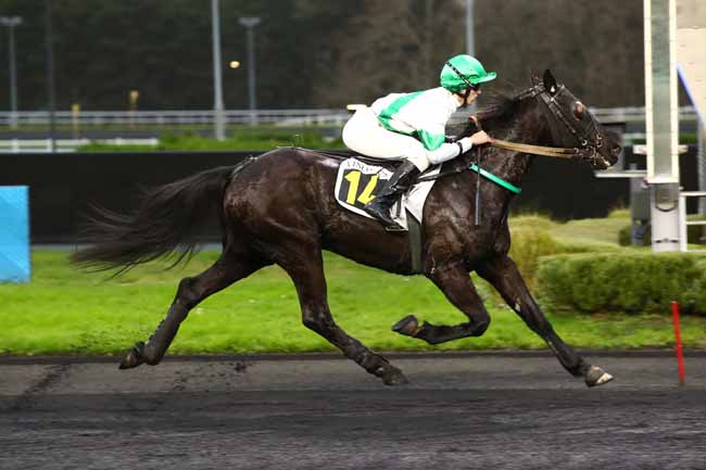Photo d'arrivée de la course pmu PRIX DE MIREVAL à PARIS-VINCENNES le Vendredi 22 décembre 2023