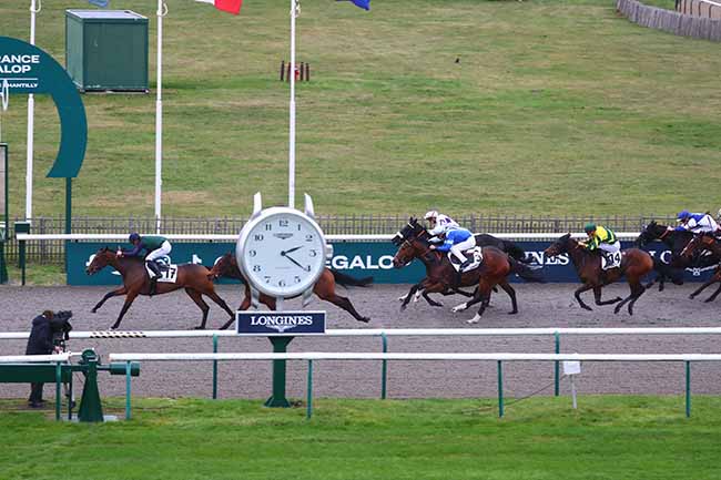 Photo d'arrivée de la course pmu PRIX DE LA NACELLE à CHANTILLY le Vendredi 22 décembre 2023