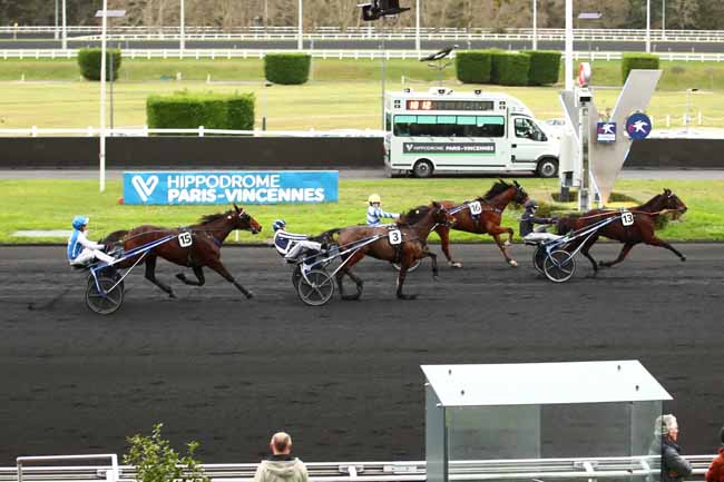 Photo d'arrivée de la course pmu PRIX DE STRASBOURG à PARIS-VINCENNES le Samedi 23 décembre 2023