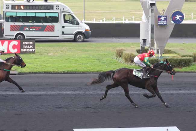Photo d'arrivée de la course pmu PRIX RMC (PRIX DE LENS) à PARIS-VINCENNES le Dimanche 24 décembre 2023