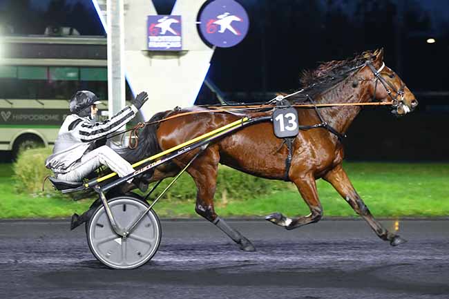 Photo d'arrivée de la course pmu PRIX DE VILLEURBANNE à PARIS-VINCENNES le Mardi 26 décembre 2023