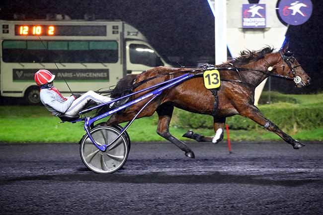 Photo d'arrivée de la course pmu PRIX DE PARAY-LE-MONIAL à PARIS-VINCENNES le Mardi 26 décembre 2023