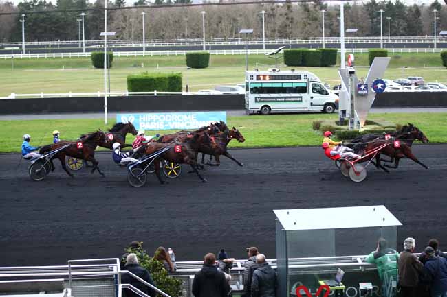 Photo d'arrivée de la course pmu PRIX DE DEUIL-LA-BARRE à PARIS-VINCENNES le Jeudi 28 décembre 2023