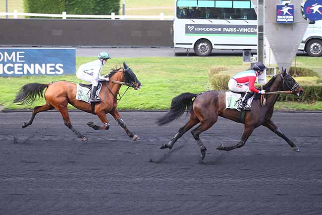 Photo d'arrivée de la course pmu PRIX DE VEZAC à PARIS-VINCENNES le Lundi 1 janvier 2024