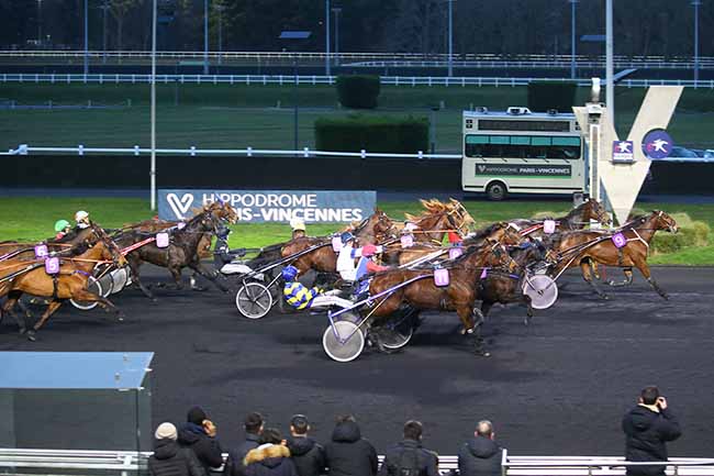Photo d'arrivée de la course pmu PRIX DU CROISE-LAROCHE à PARIS-VINCENNES le Lundi 1 janvier 2024