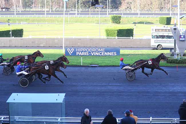 Photo d'arrivée de la course pmu PRIX DE FLOGNY-LA-CHAPELLE à PARIS-VINCENNES le Mercredi 3 janvier 2024