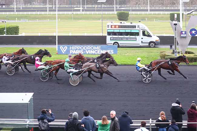 Photo d'arrivée de la course pmu PRIX DE MONTPELLIER à PARIS-VINCENNES le Jeudi 4 janvier 2024