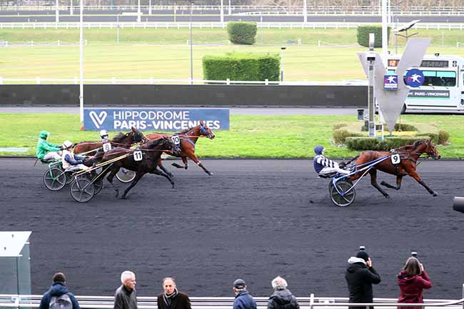 Photo d'arrivée de la course pmu PRIX DE MACON à PARIS-VINCENNES le Jeudi 4 janvier 2024
