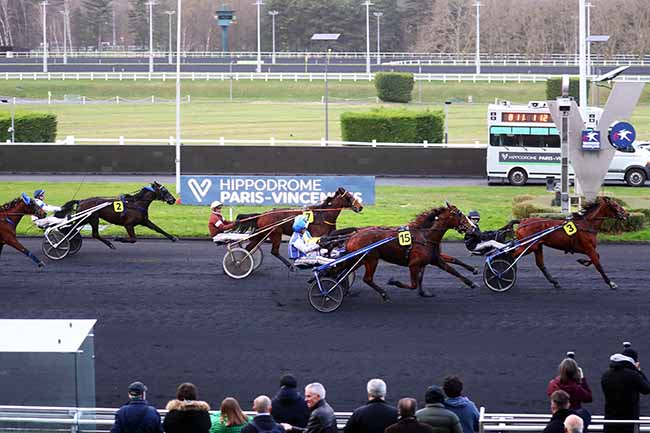 Photo d'arrivée de la course pmu PRIX DE LIBOURNE à PARIS-VINCENNES le Jeudi 4 janvier 2024