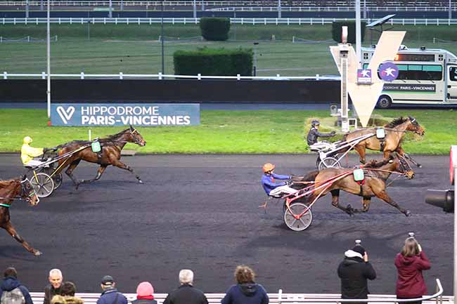 Photo d'arrivée de la course pmu PRIX DE COUCY-LE-CHATEAU à PARIS-VINCENNES le Jeudi 4 janvier 2024