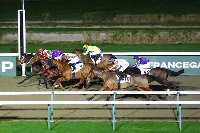 Photo d'arrivée de la course pmu PRIX DE RUGLES à DEAUVILLE le Vendredi 5 janvier 2024
