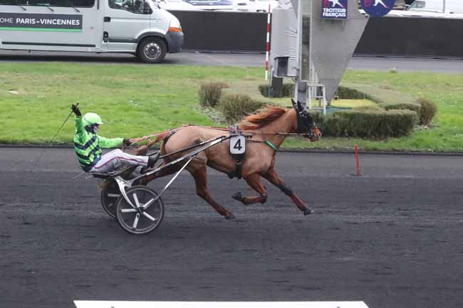 Photo d'arrivée de la course pmu PRIX DE CLAMECY à PARIS-VINCENNES le Samedi 6 janvier 2024